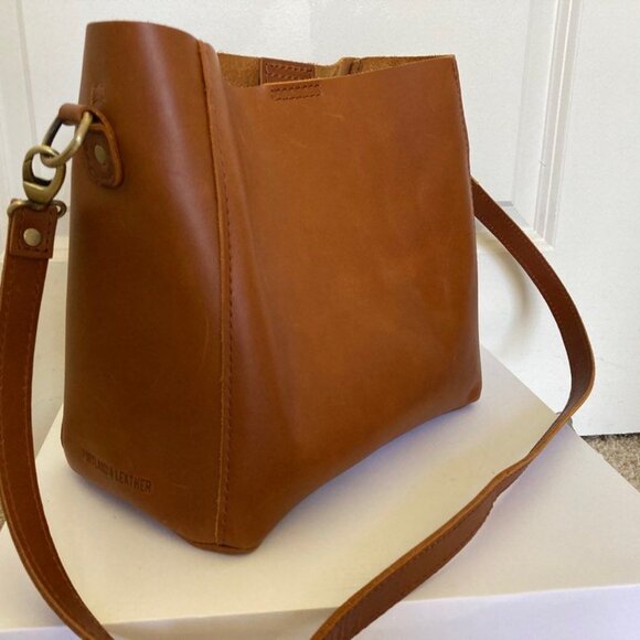 Portland Leather Goods Butterfly Bucket Crossbody Bag in Honey - Picture 3 of 6